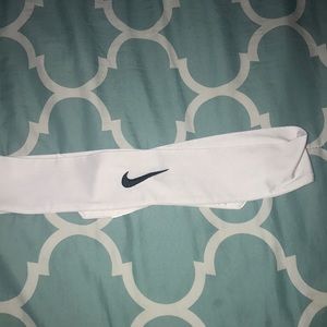 White nike headband!